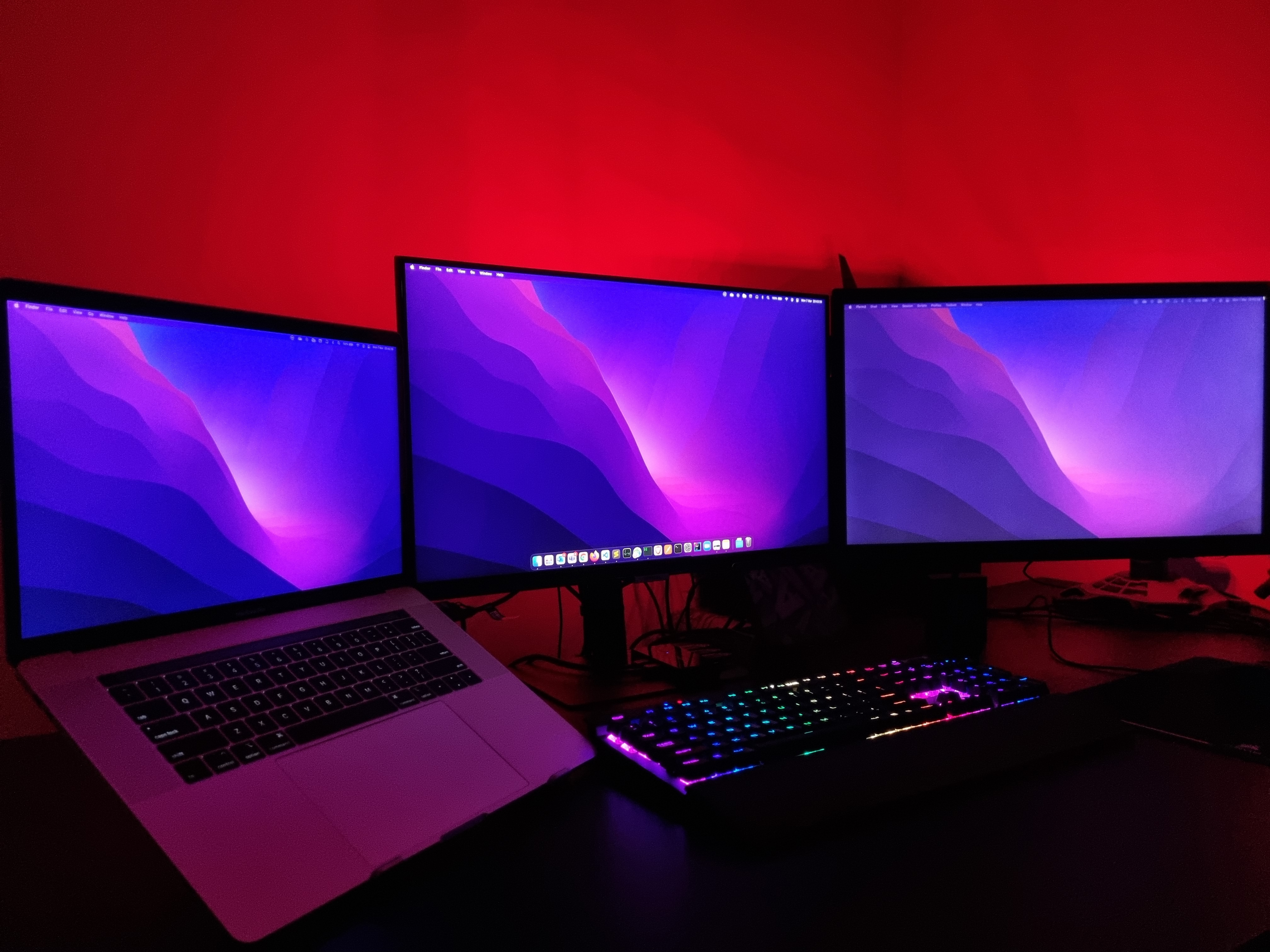 multi-monitor-with-laptop